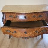Commode galbés en marqueterie style Louis XV