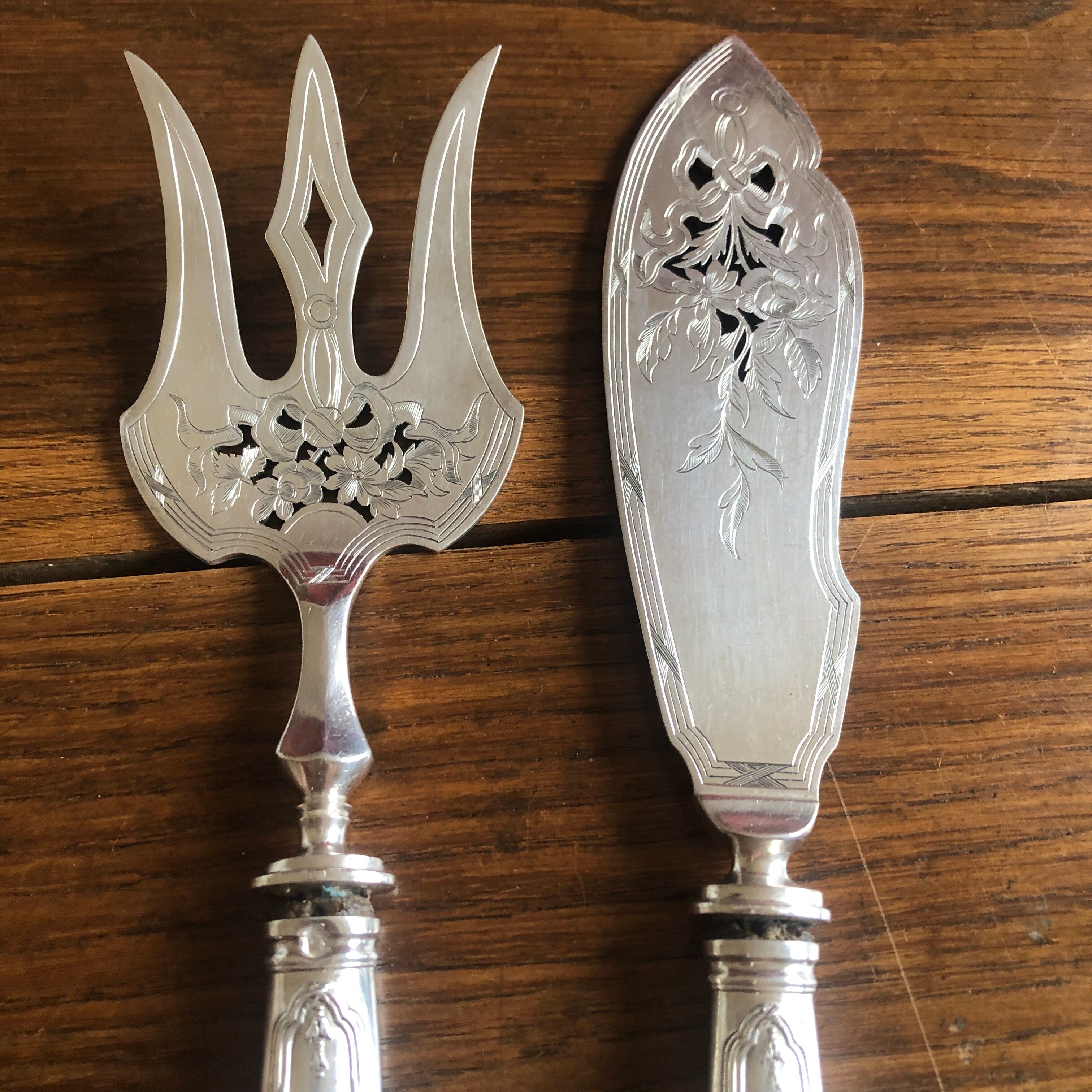 Cutlery serving fish silverware