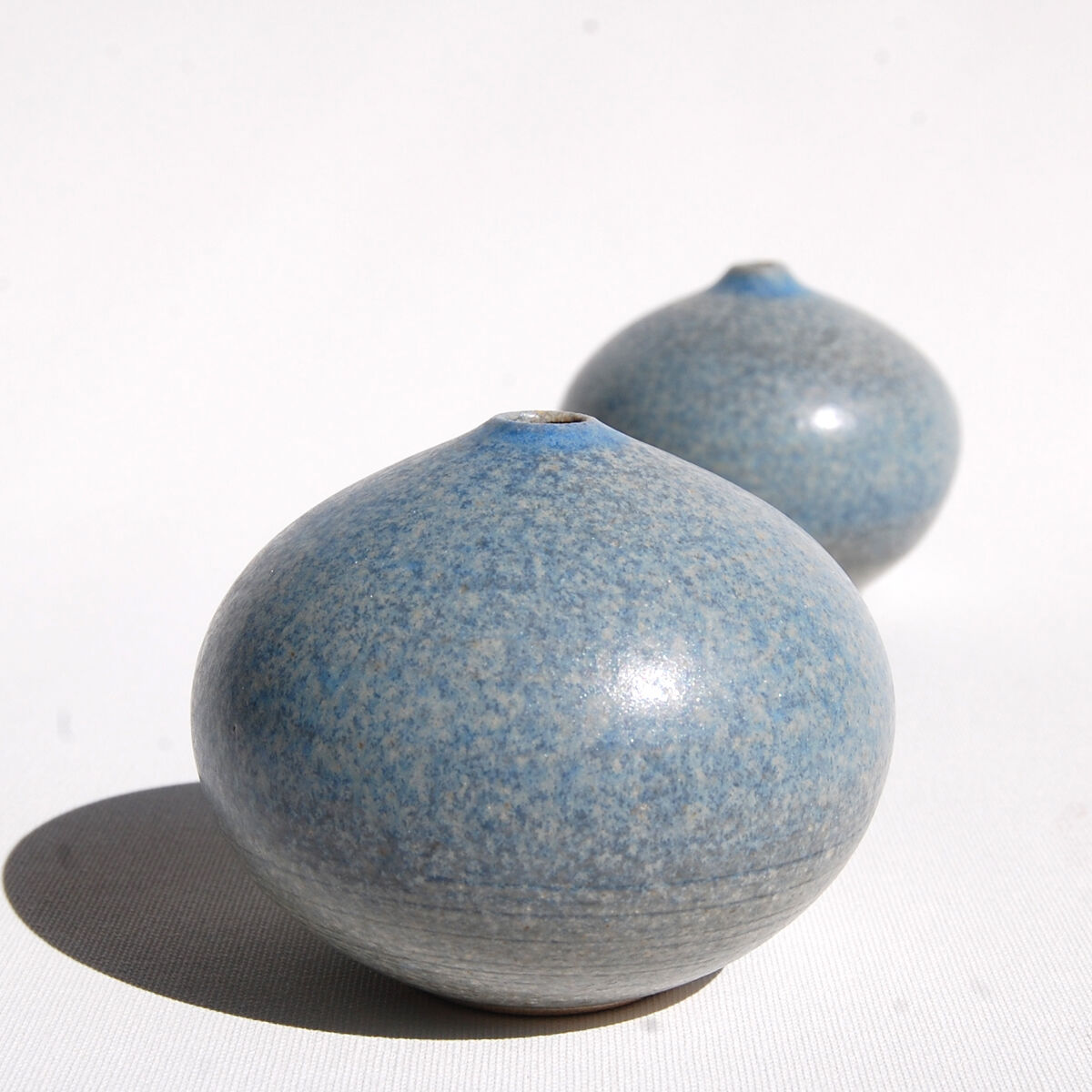 Paire de vases boules soliflores de Bernadette Sépulchre - Belgique