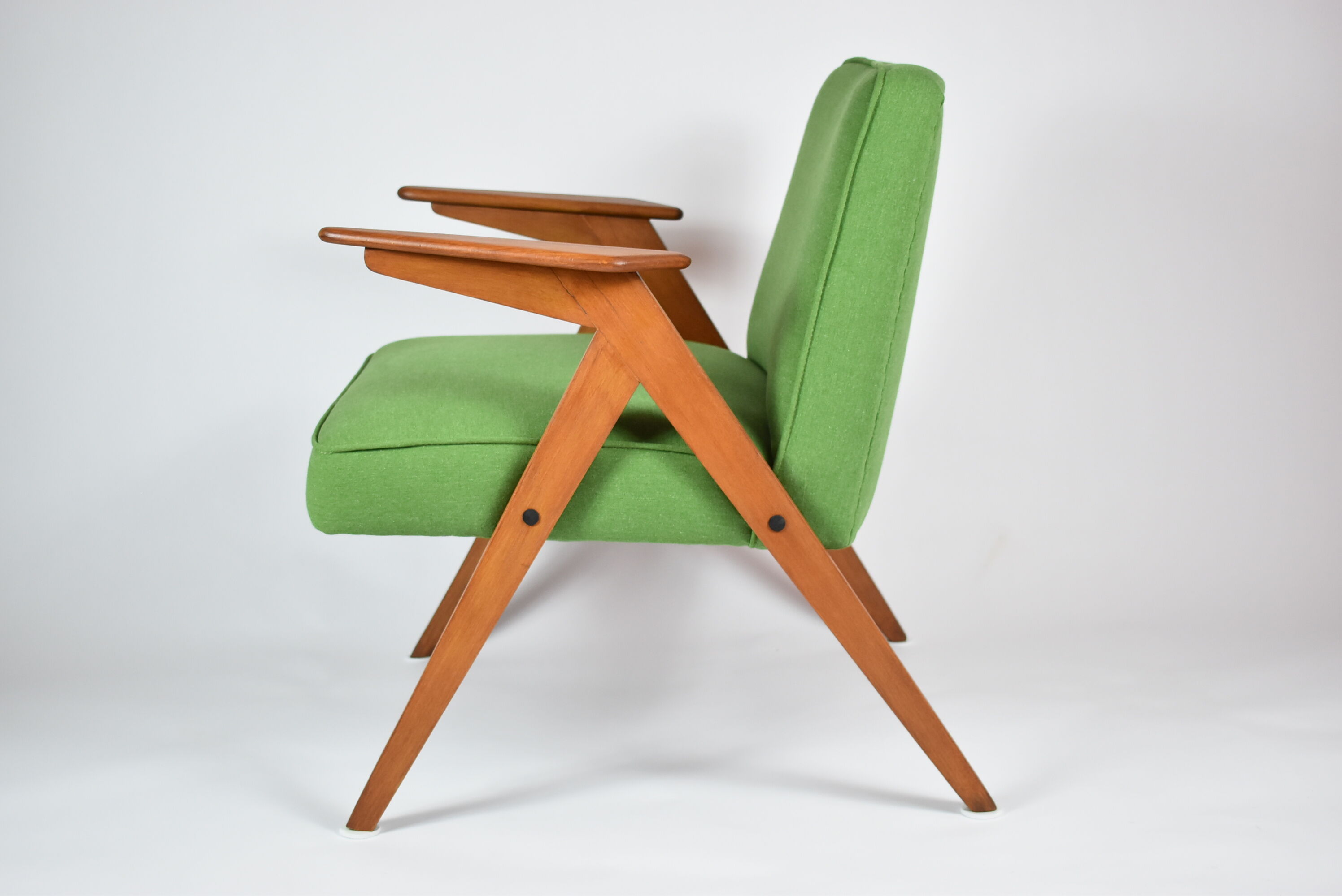 Fauteuil bunny, restauré, tissu vert, années 1960