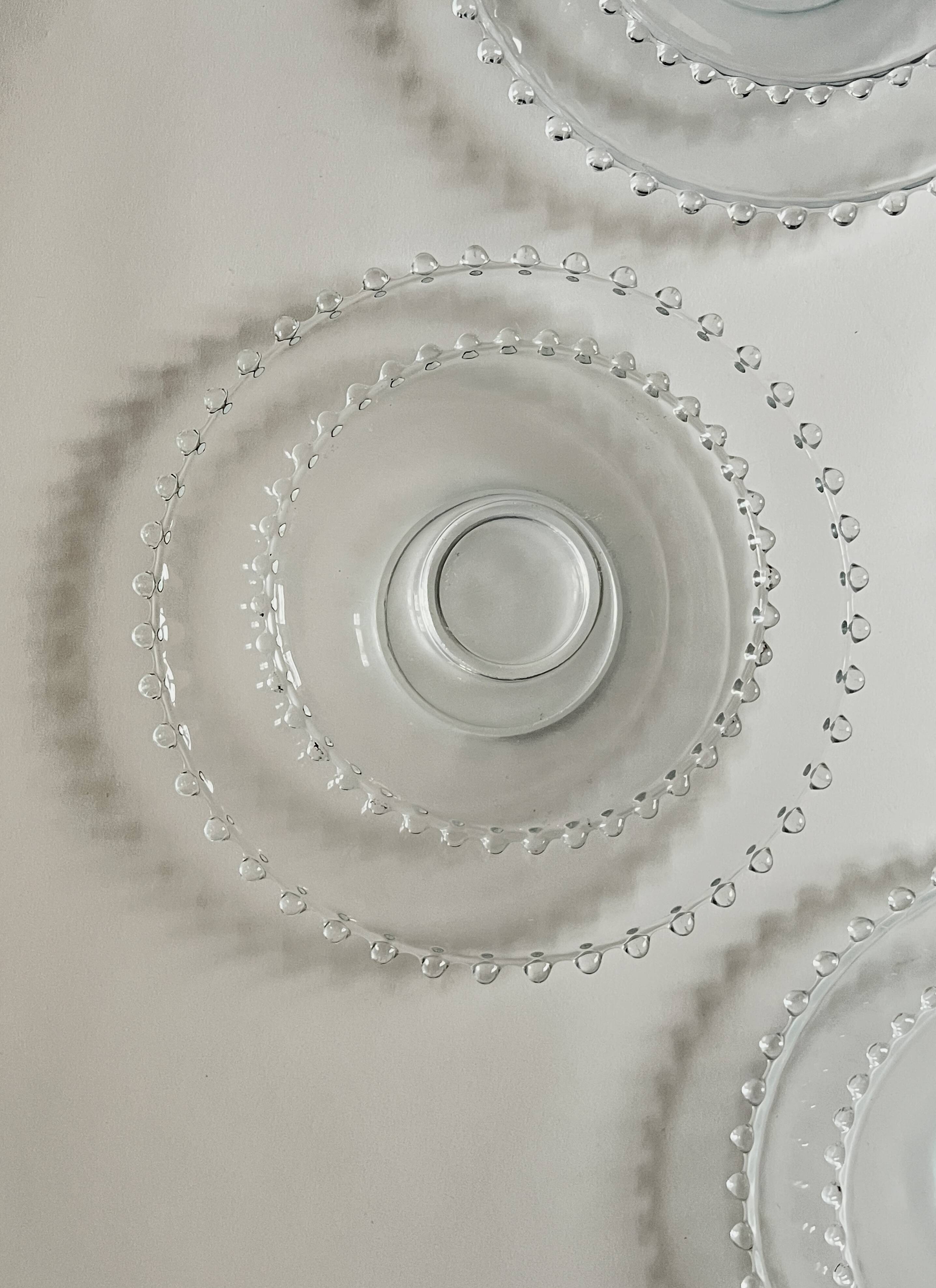 19-piece set of plates and dessert plates in bubbled glass