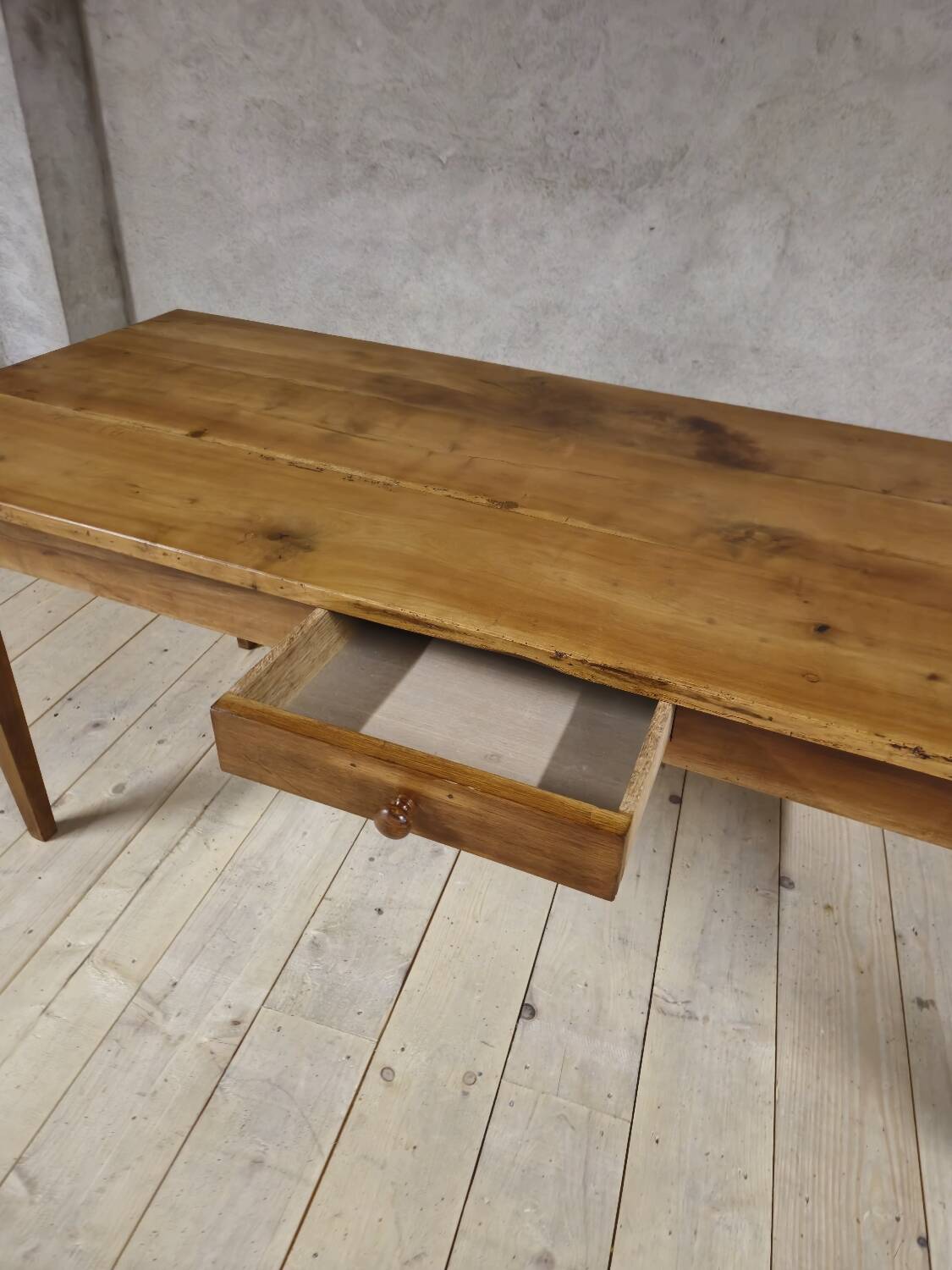 Rustic farmhouse table in solid cherry wood 19th century - 1m91.5