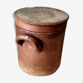 Brown enamelled stoneware pot and lid