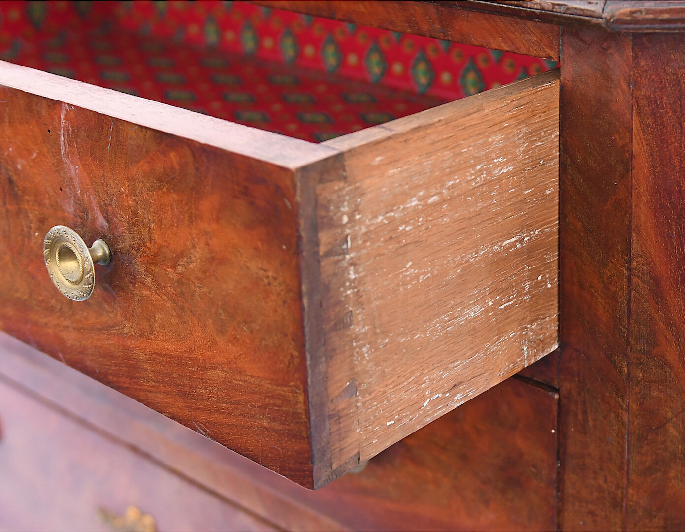 Mahogany chest of drawers