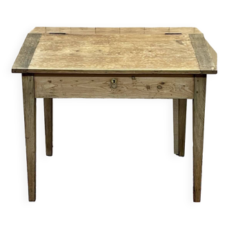 Rustic sloping desk from the 19th century in oak and fir