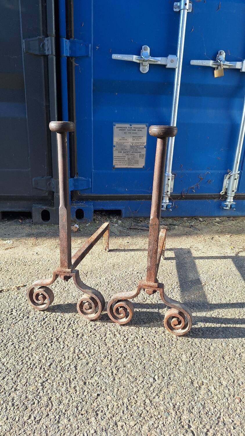 Paire de chenets en fonte