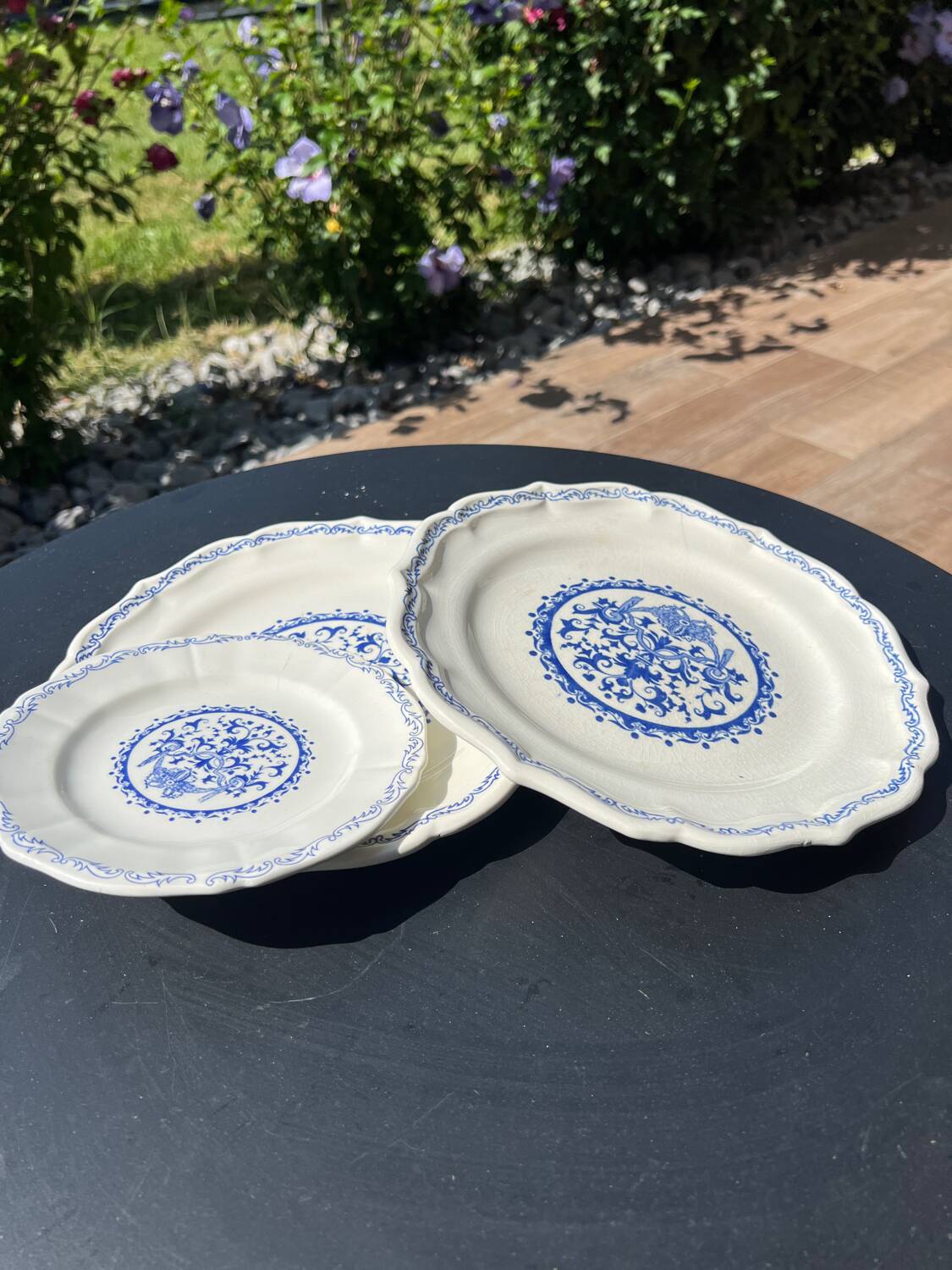 Lot - 3 assiettes en Gien bleu et blanche