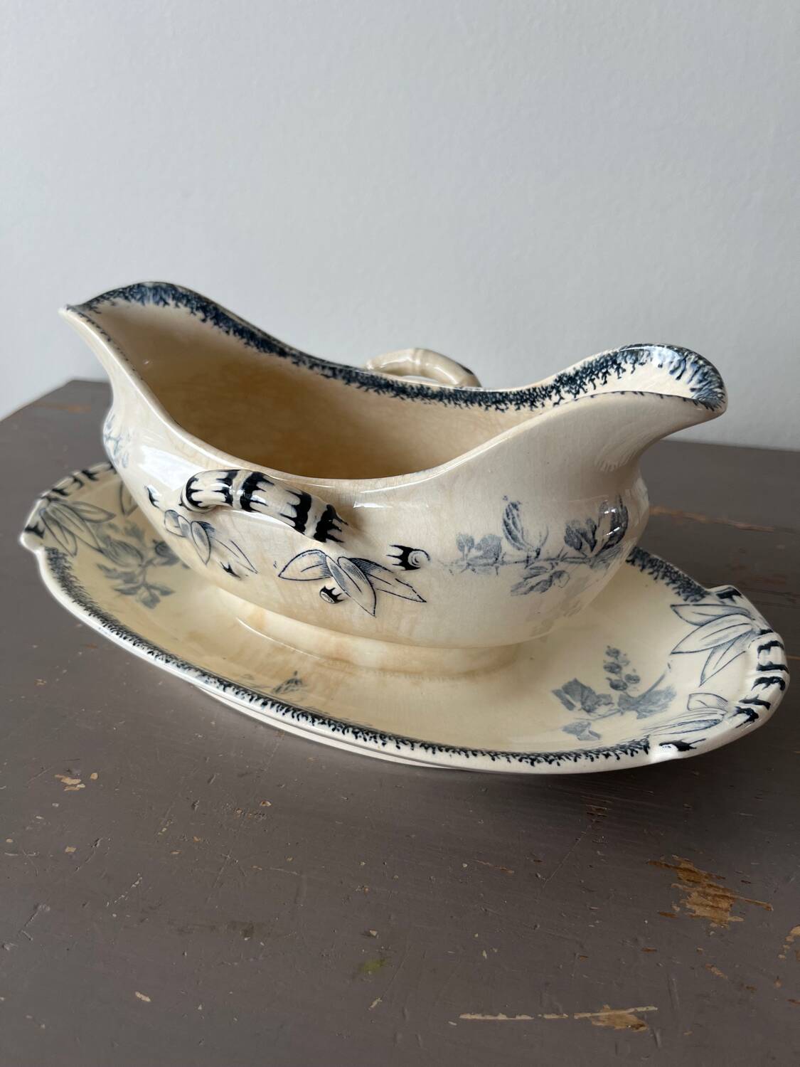 Sauce boat U & Cie Sarreguemines model “currants”