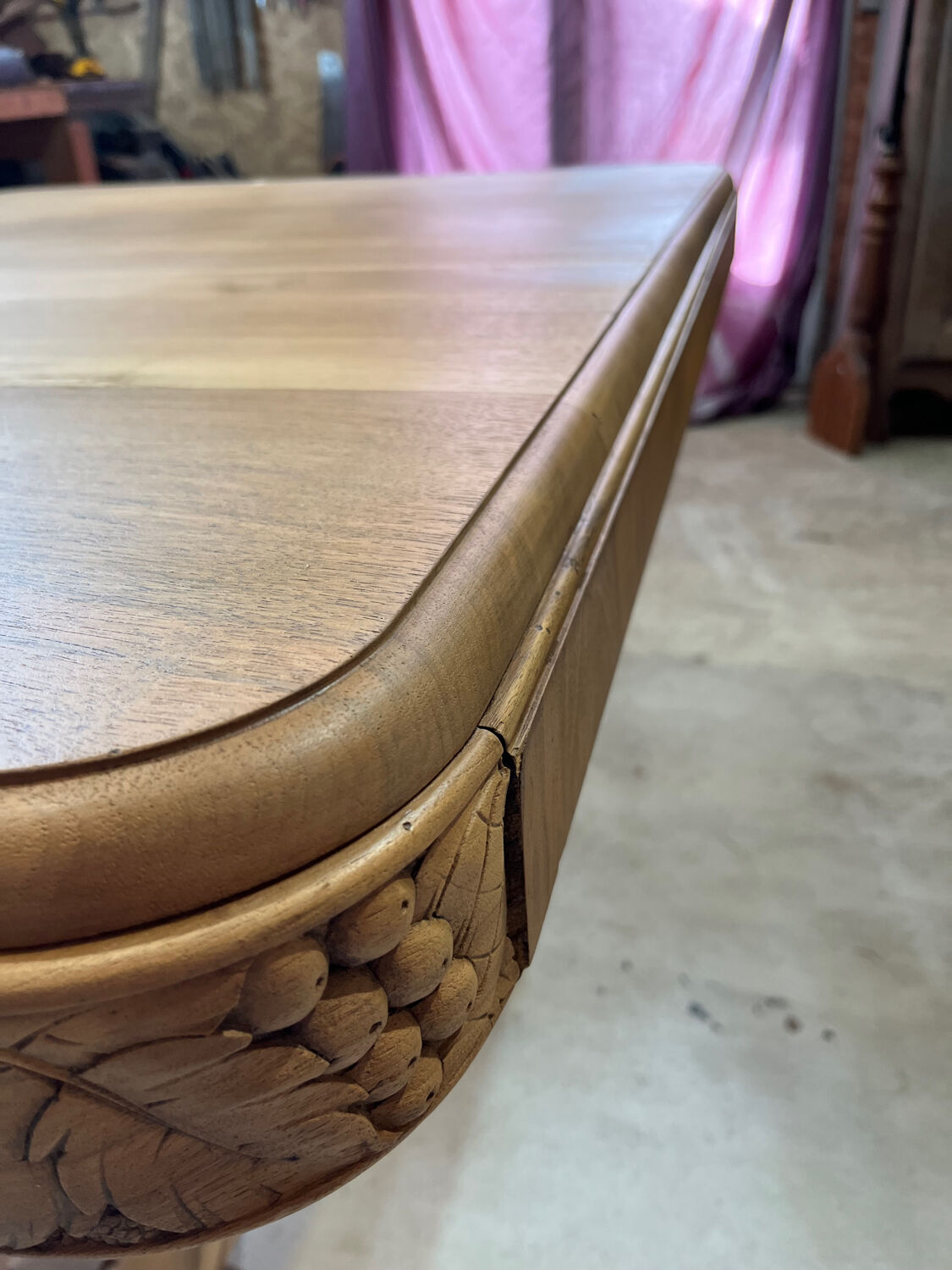 Art Deco table with extensions.