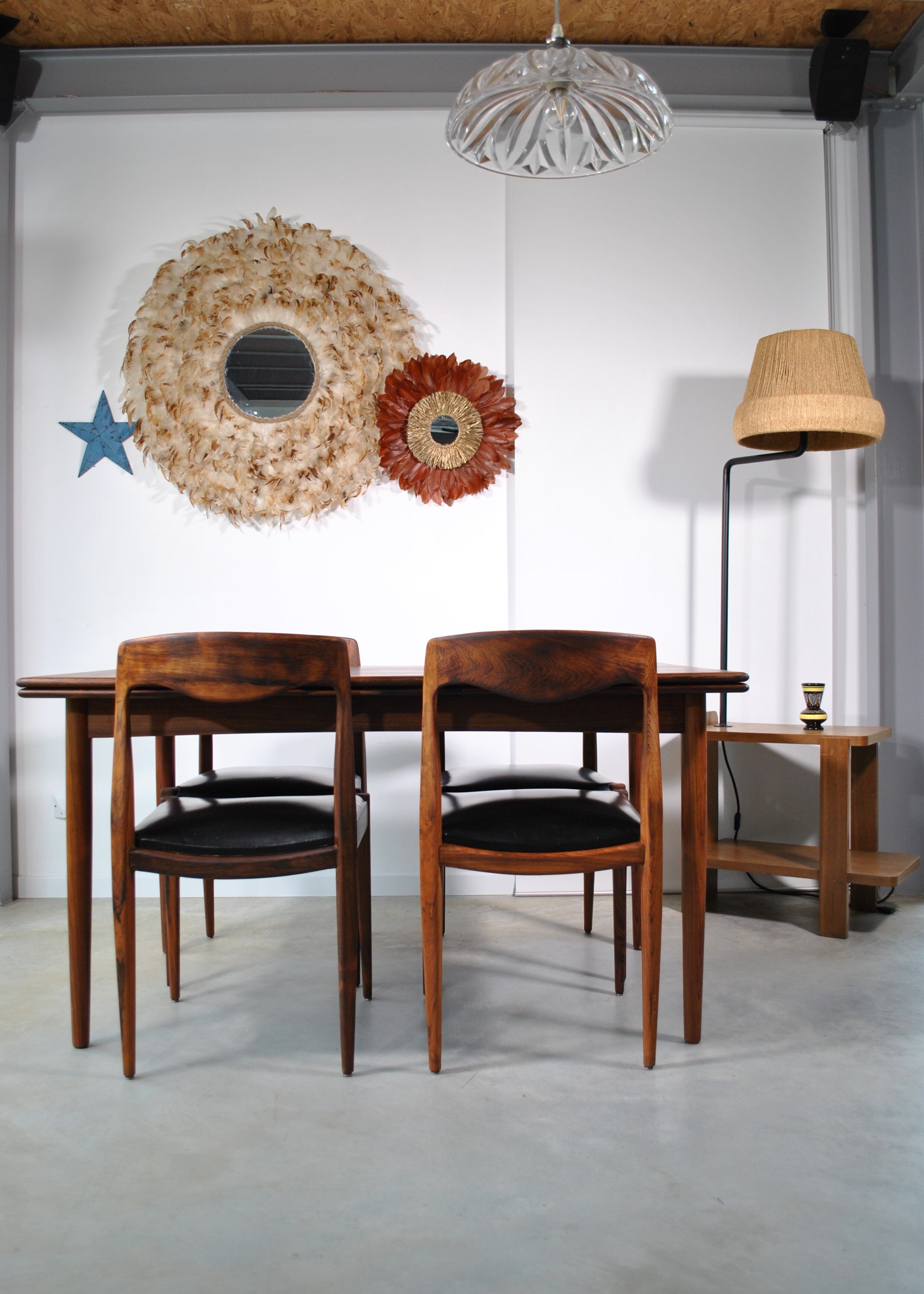 Extendable rosewood dining table year 60