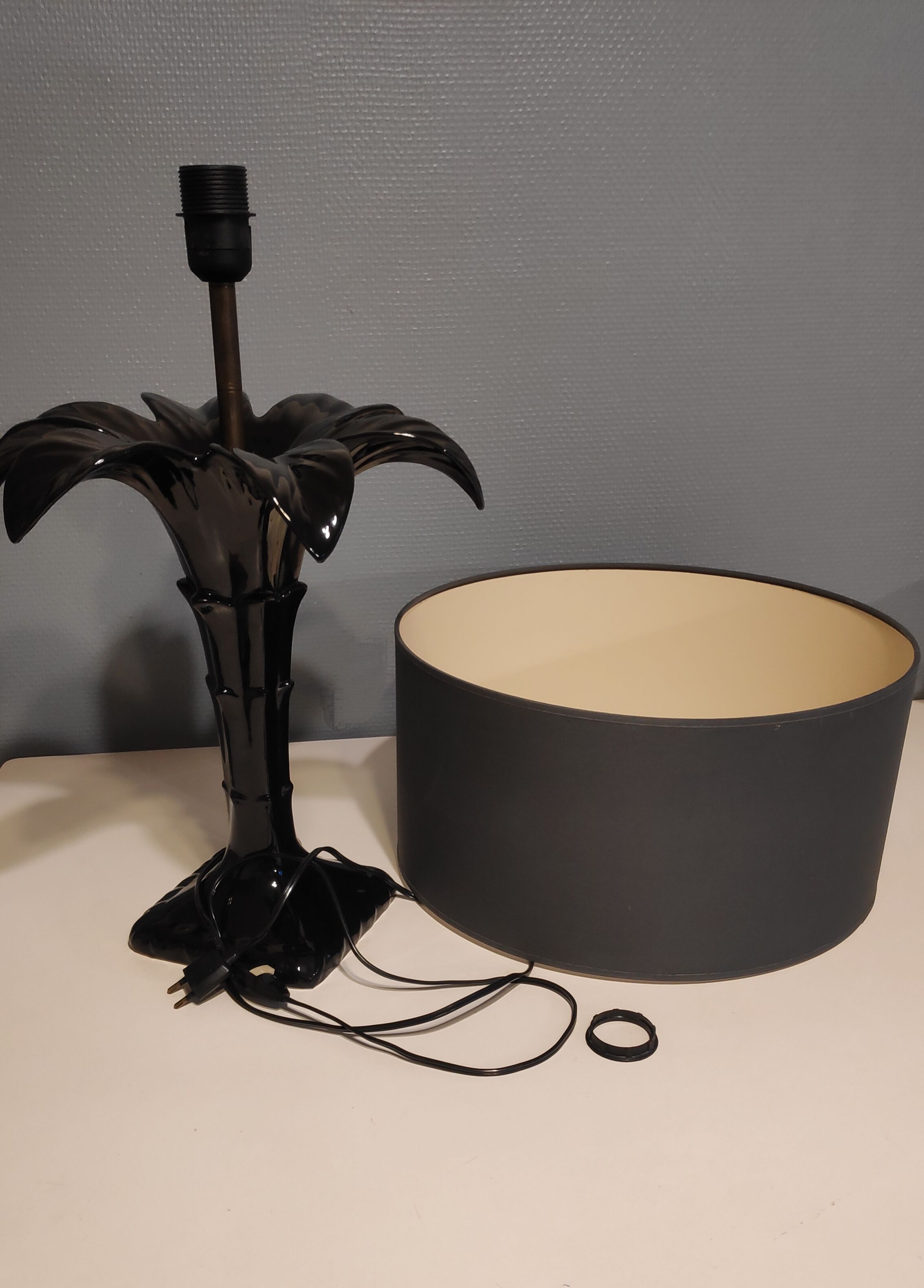 Black ceramic palm lamp