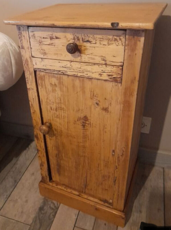 Petit chevet ancien vintage