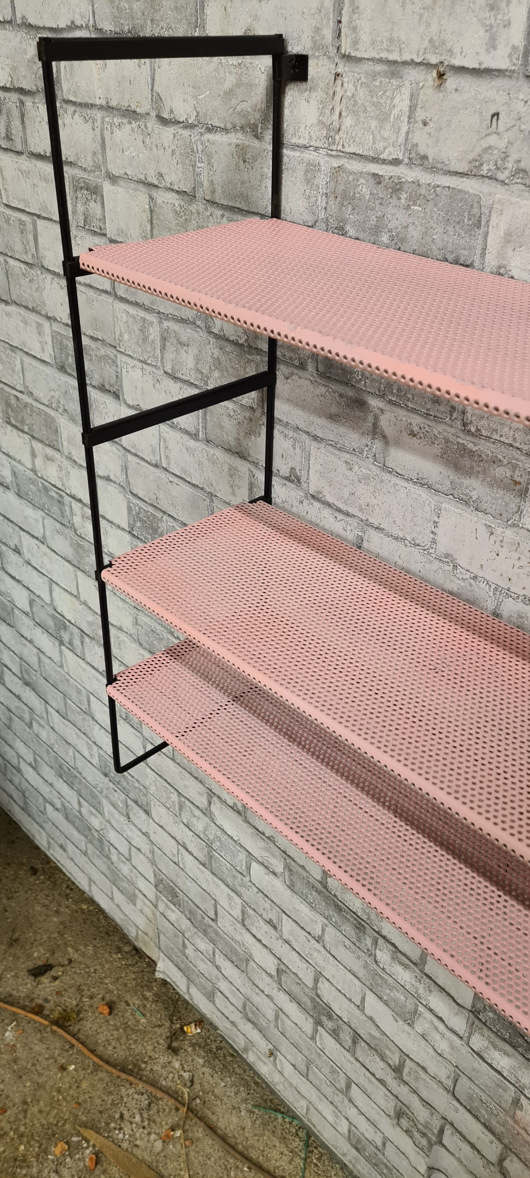 Perforate shelf