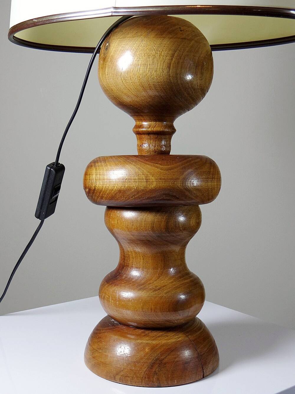 Impressive vintage Scandinavian style lamp designed with turned sculpted wood and a ring.