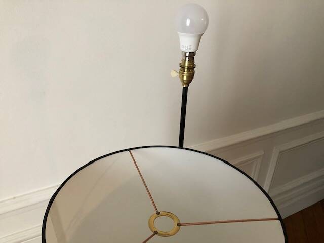 Tripod floor lamp with shelf