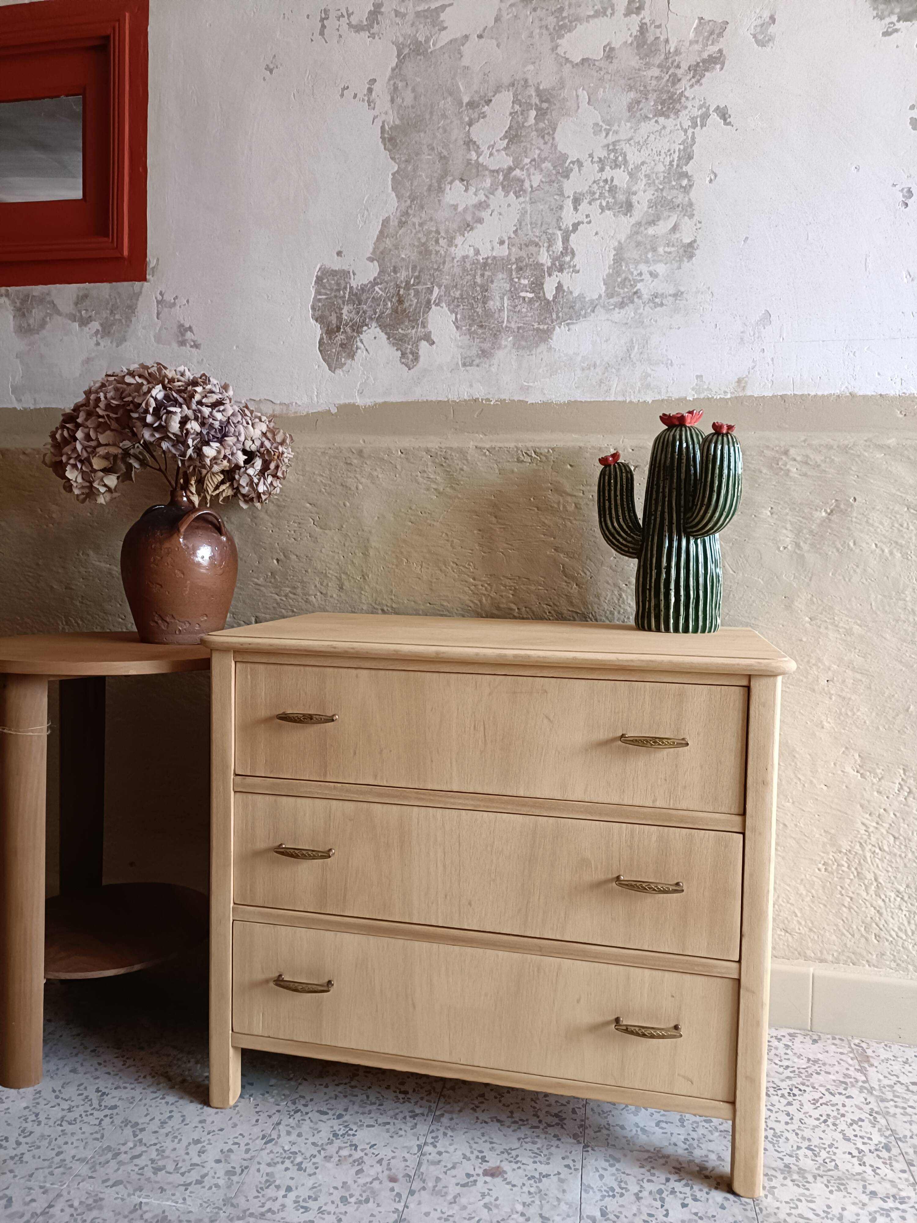 Commode 3 tiroirs rénovée pour chambre d'enfant