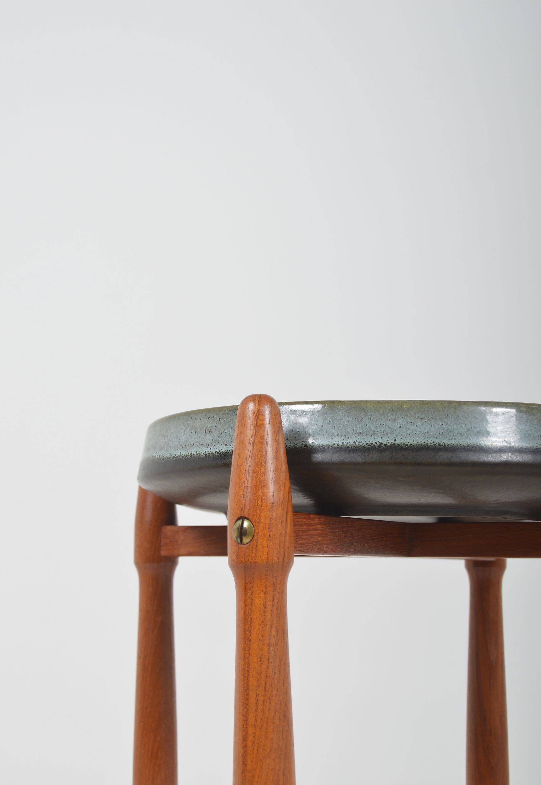 Table d'appoint avec bol en céramique par Hundevad & Basse pour Knabstrup, années 1960.