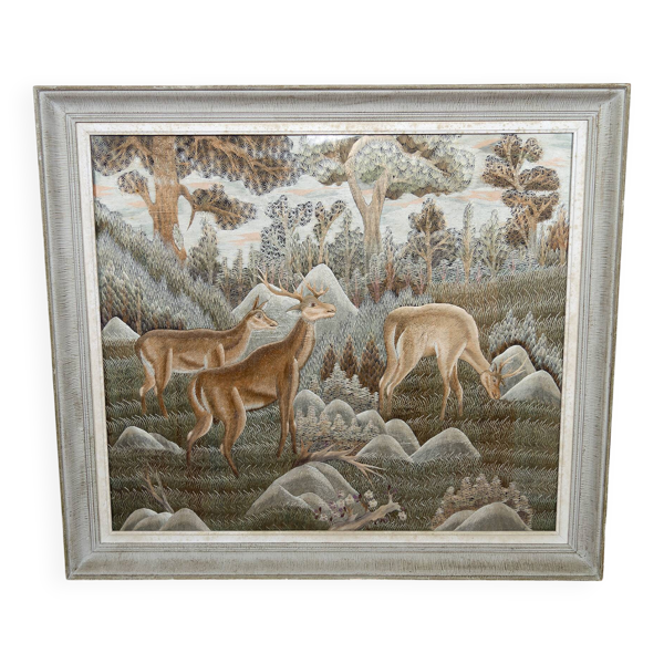 Importante tenture Indochinoise brodée de Soie, Cerfs en forêt, vers 1940 — Beyit