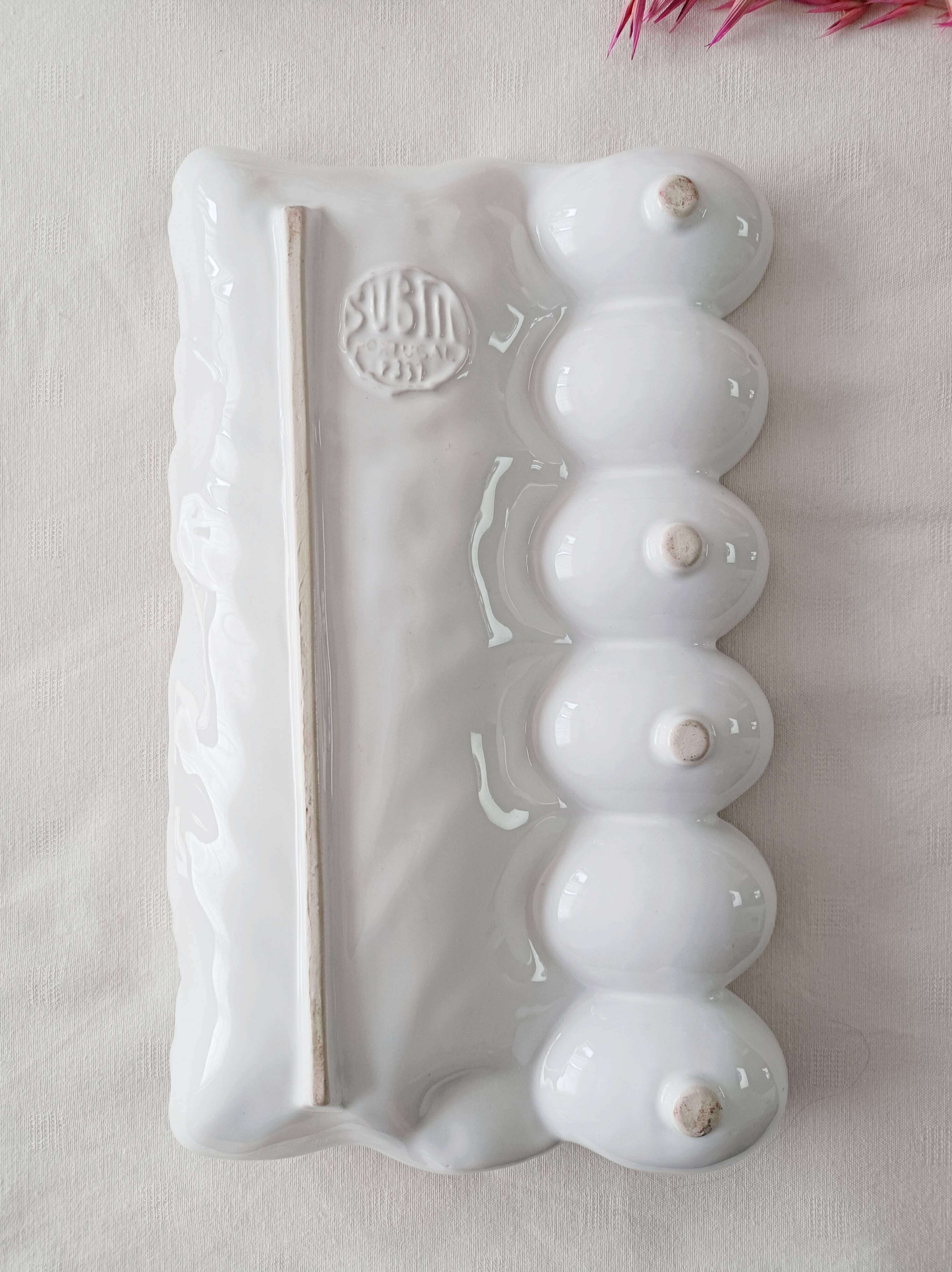Subtil majolica egg dish
