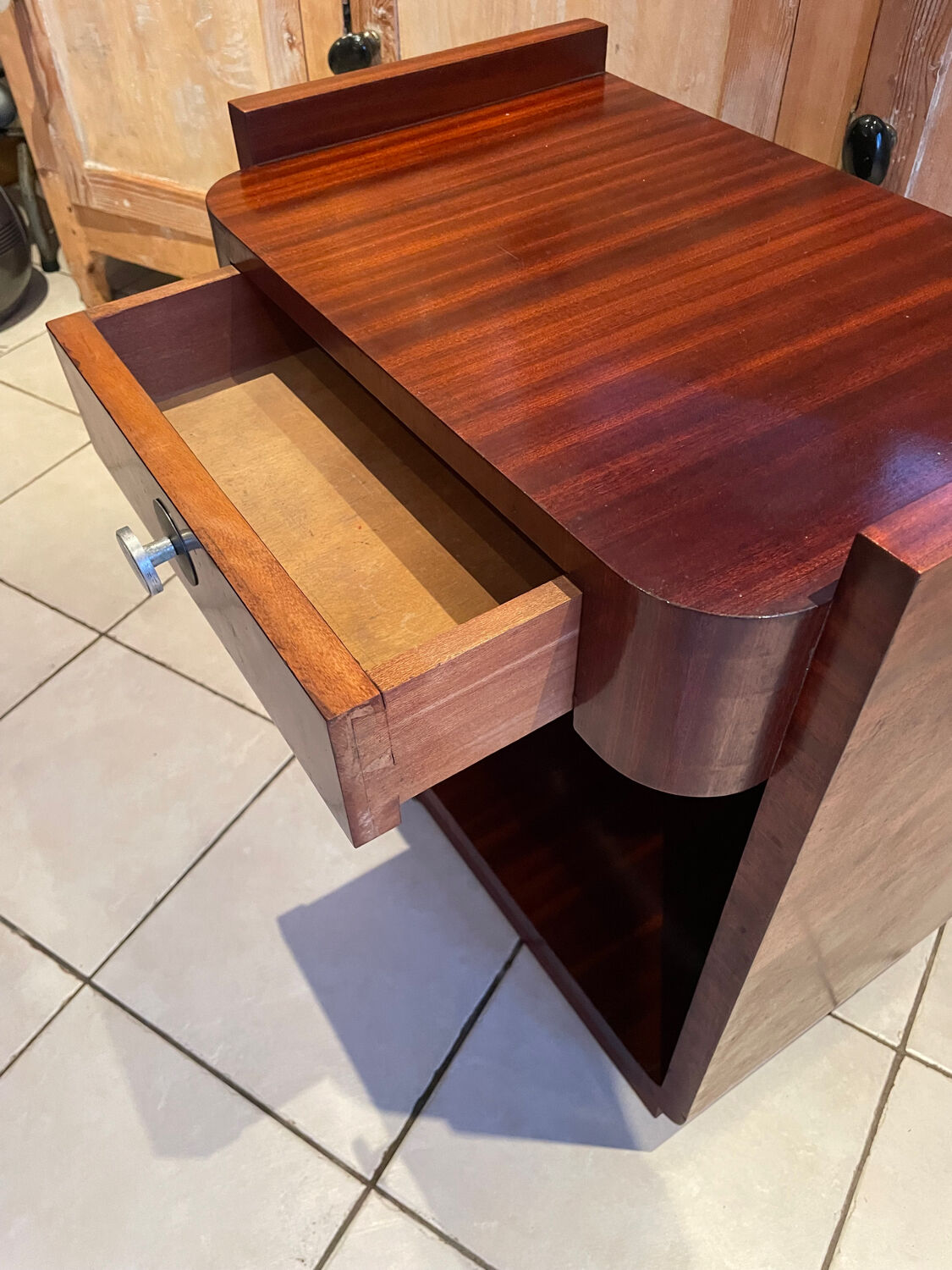 Art deco design end table