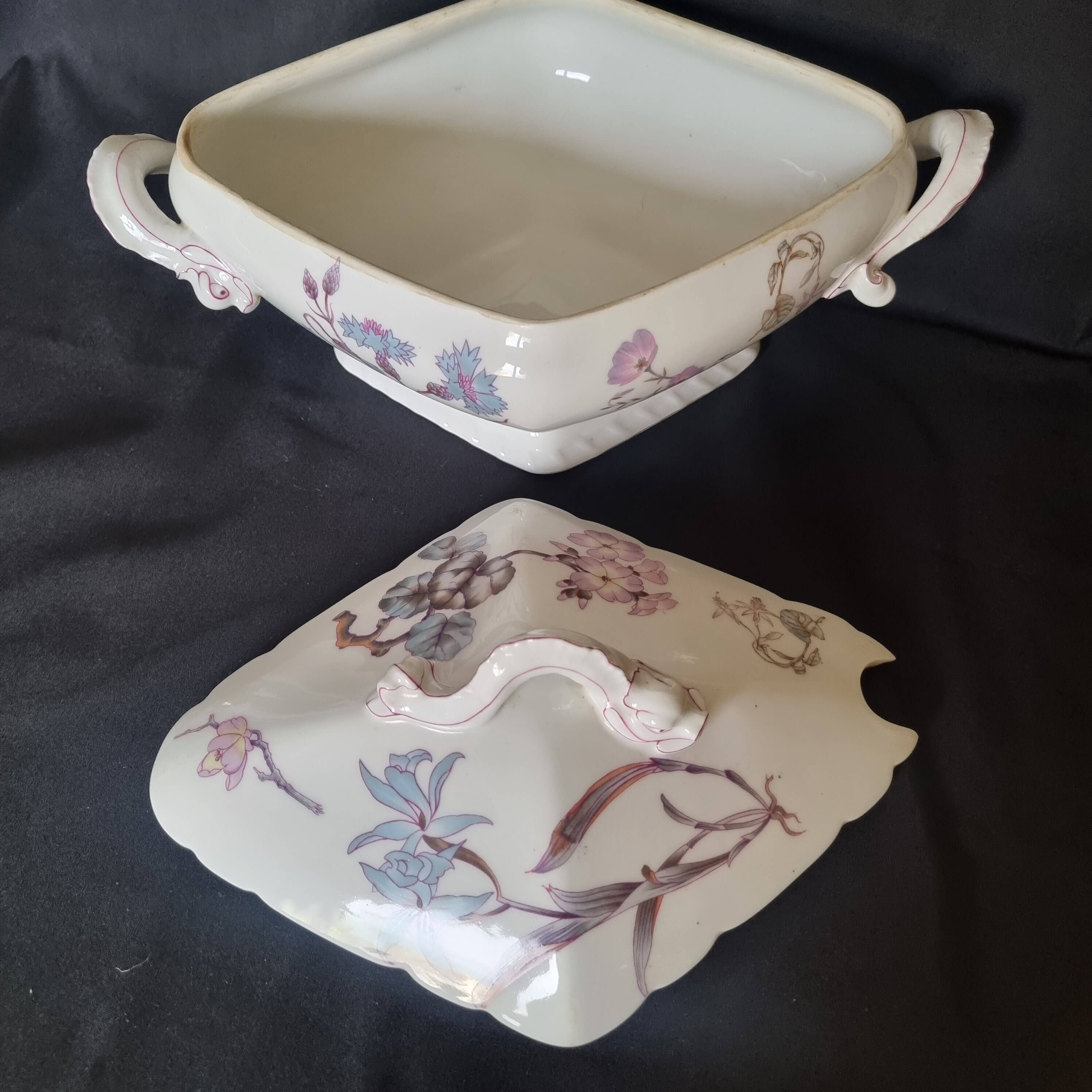 Antique porcelain tureen "Vieux Paris", 19th century, with shaped handles