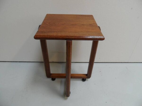Table d'appoint en chêne de l'école d'Amsterdam Art Déco
