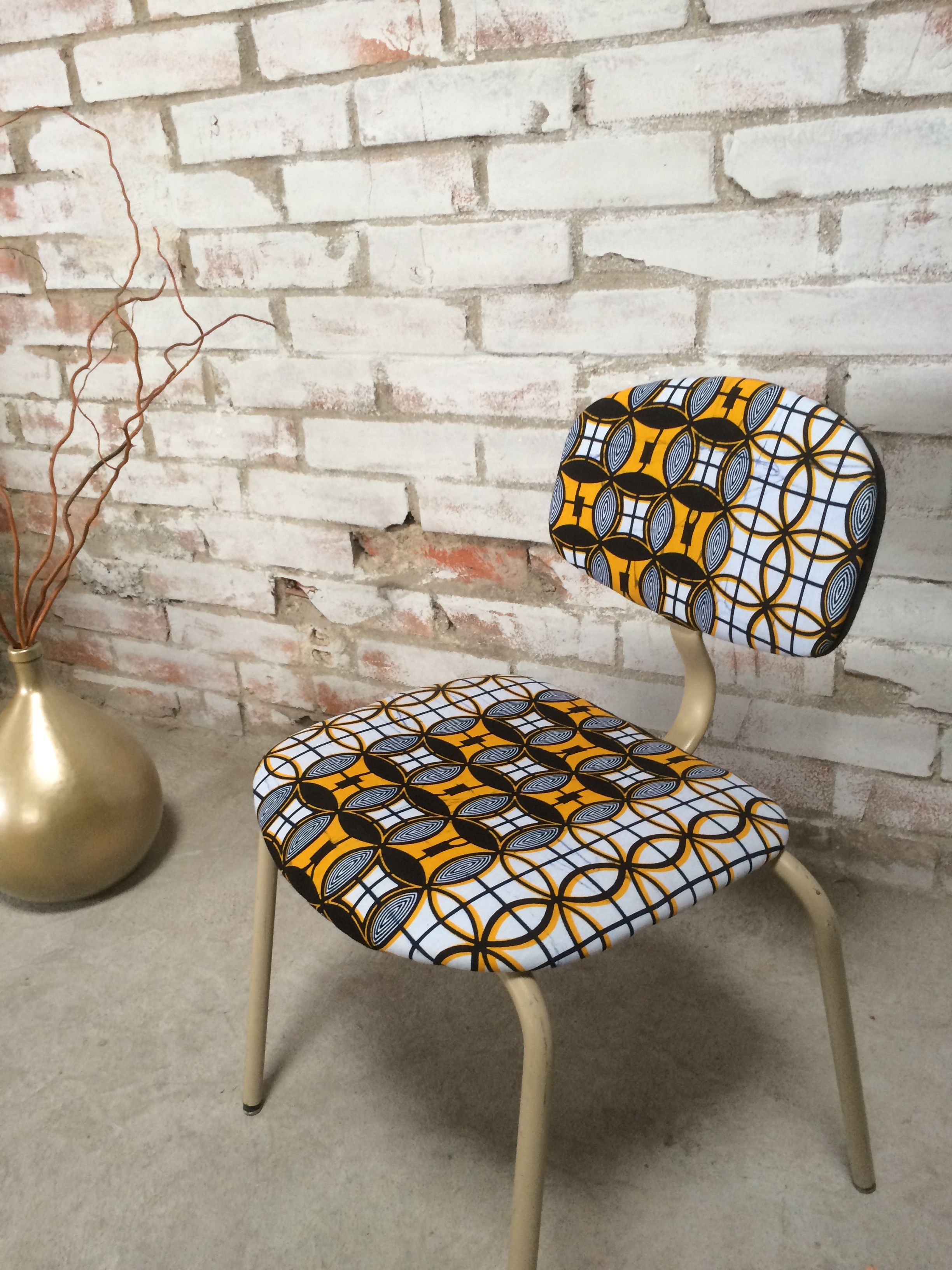 Chaise vintage strafor tubulaire revisité ethnique avec du wax