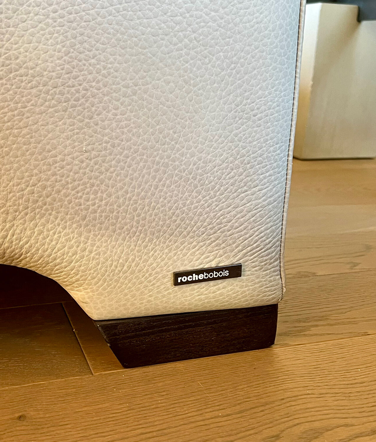 "Sillage" leather canapé/Rochebobois