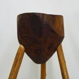 Ancien Billot de boucher tripode en chêne, sellette, tabouret. Années 5O