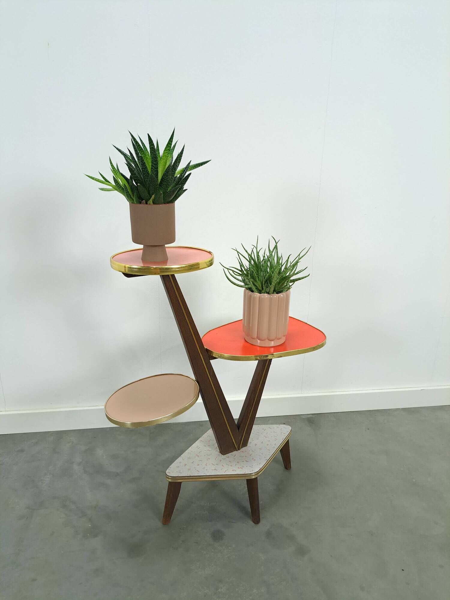 Hoge vintage plantentafel met messing en formica, plantenrek