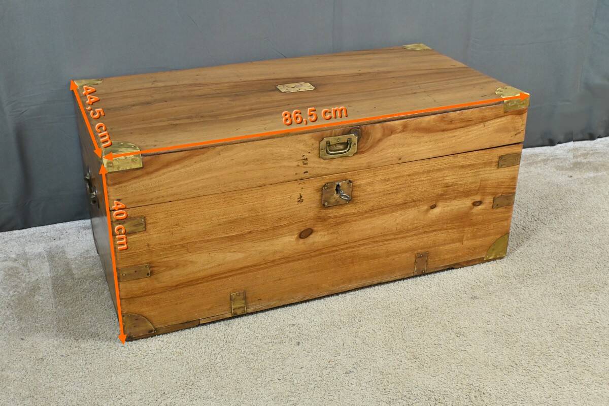 Marine trunk in camphor wood, India – Late 19th century