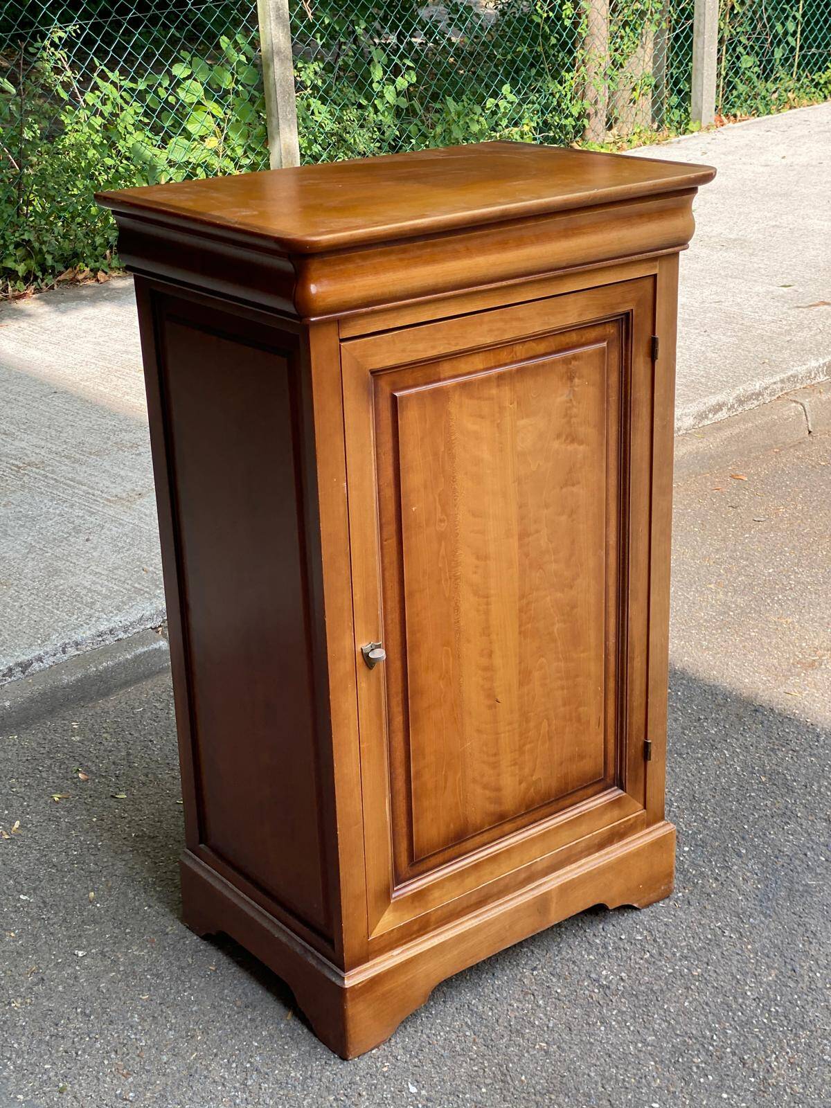 Louis Philippe solid wood Hi-Fi furniture - bar cabinet