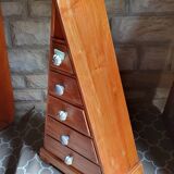Commode forme pyramidale
