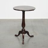 Round Antique English Oak Side Table from the 19th Century
