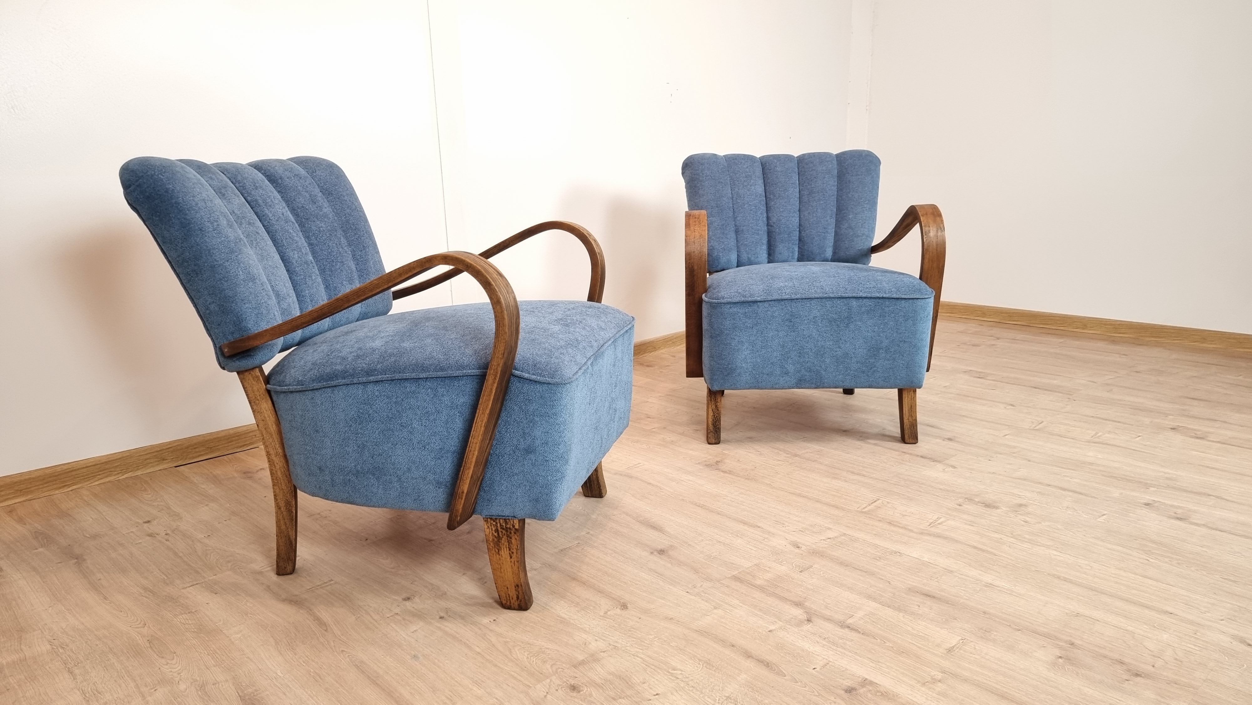 Paire de fauteuils restaurés par Jindrich Halabala