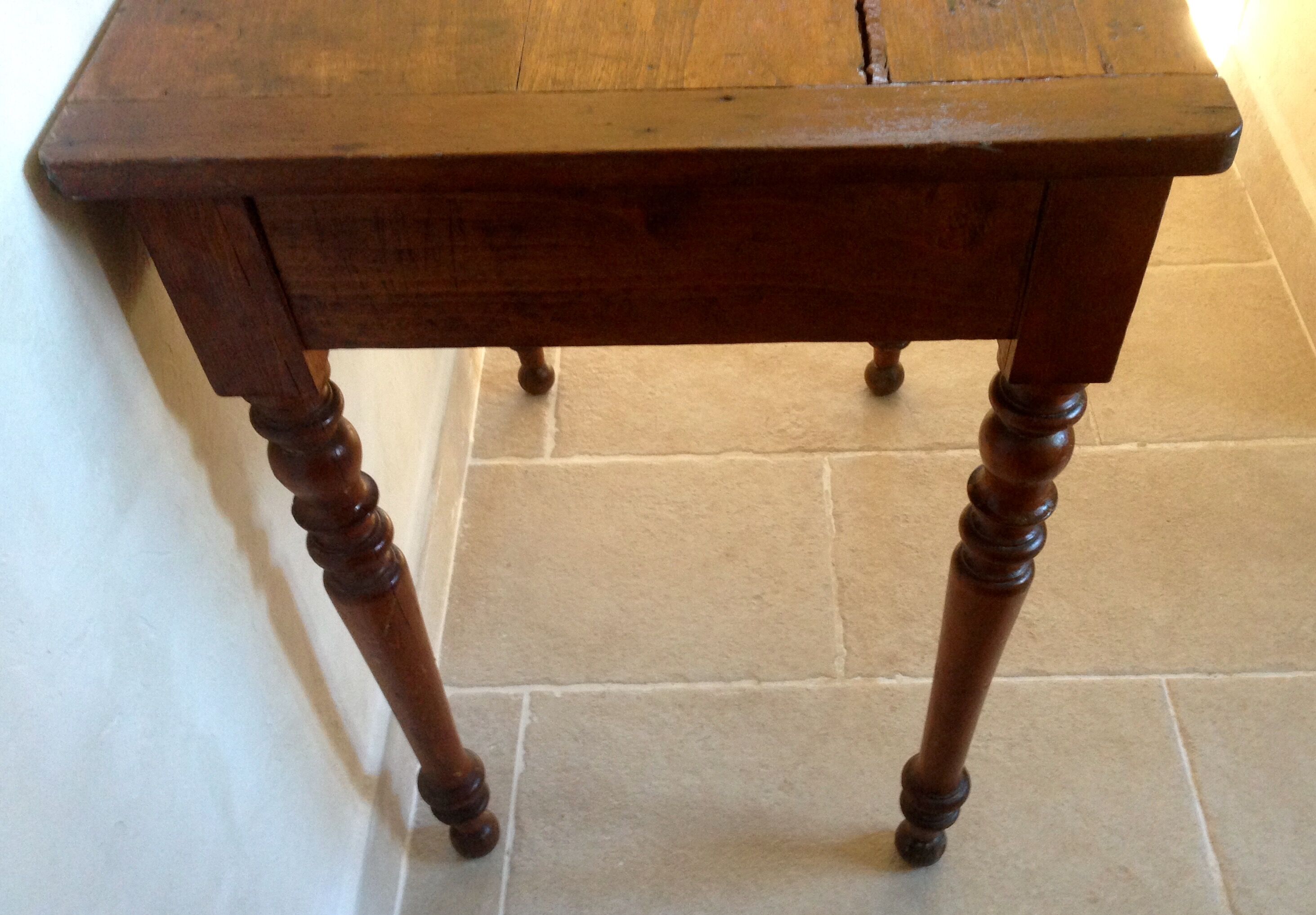 Table d'appoint pieds en bois tourné