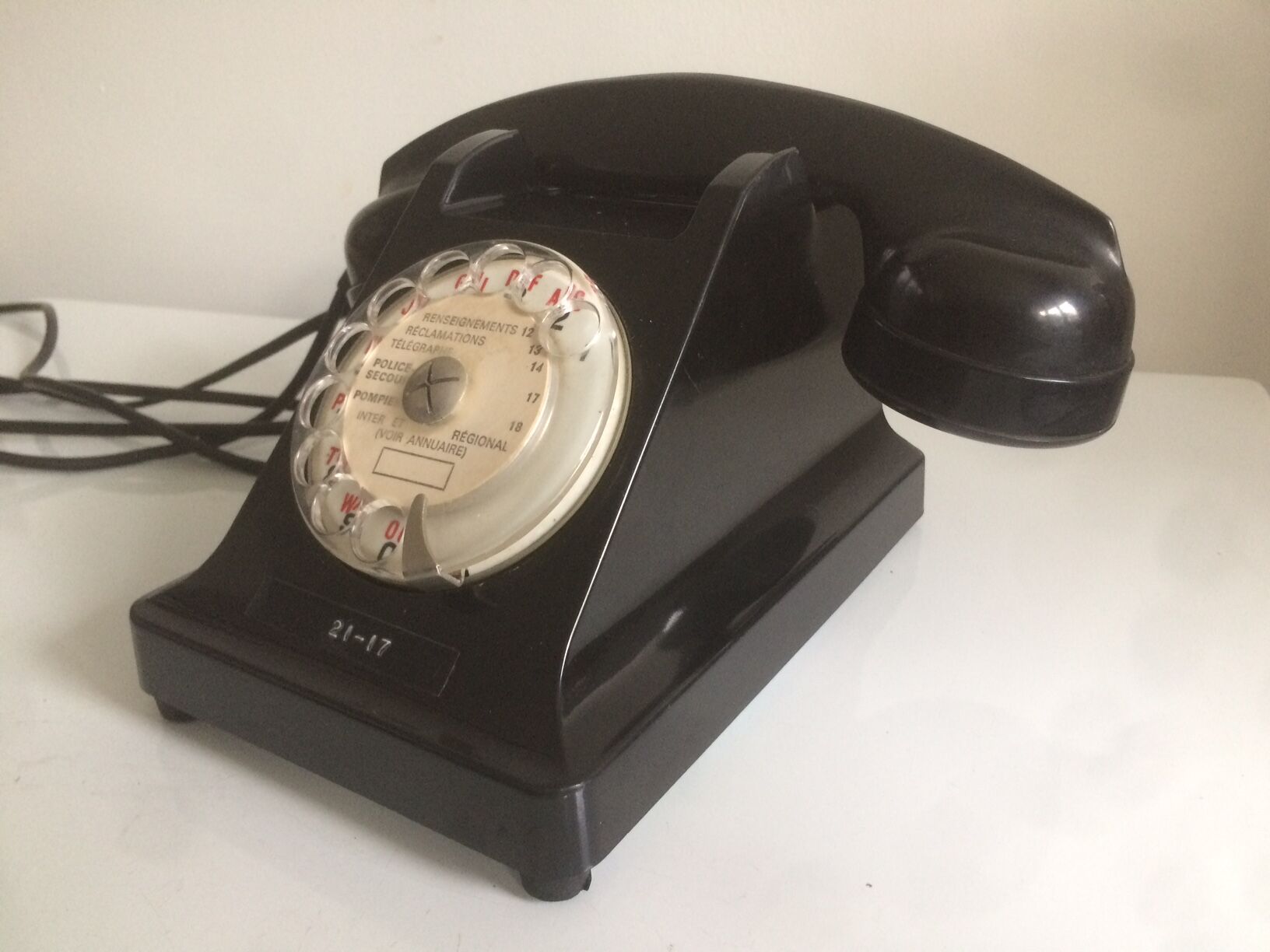 Téléphone PTT en bakélite noir vintage