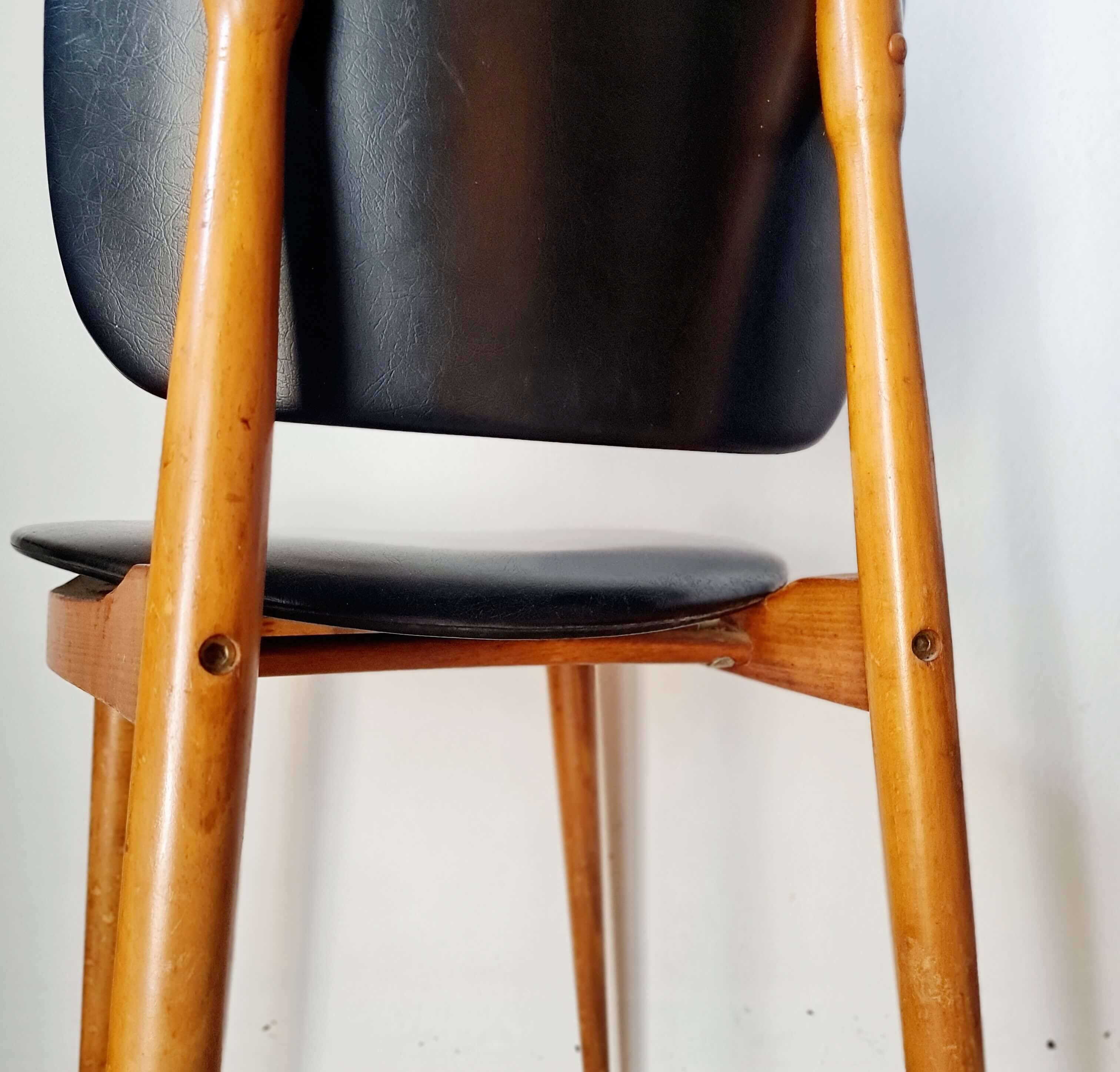 Paire de chaises vintage 1960 – Pieds compas & Simili-cuir noir