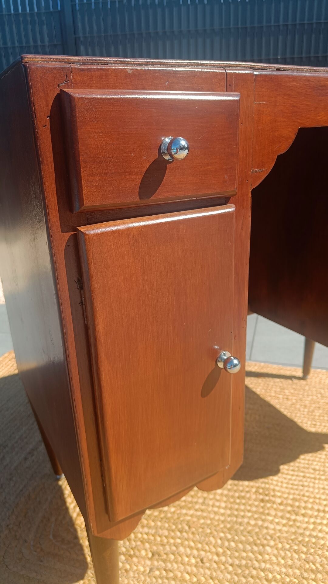 Bureau vintage artisanal en bois