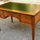 Bureau en bois massif et cuir vert extensible Louis XVI début 20ème