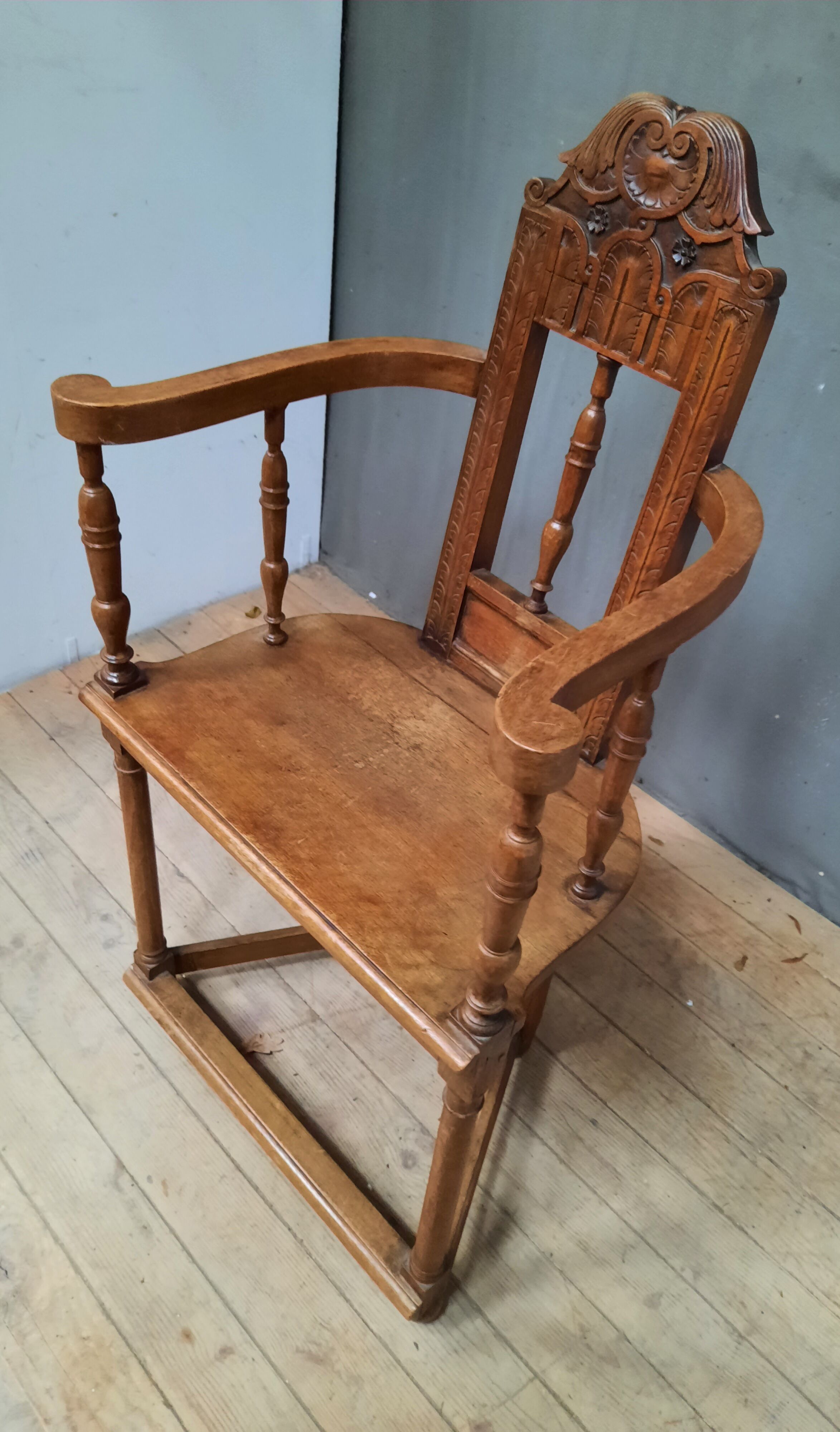 Fauteuil de type Moyen Âge