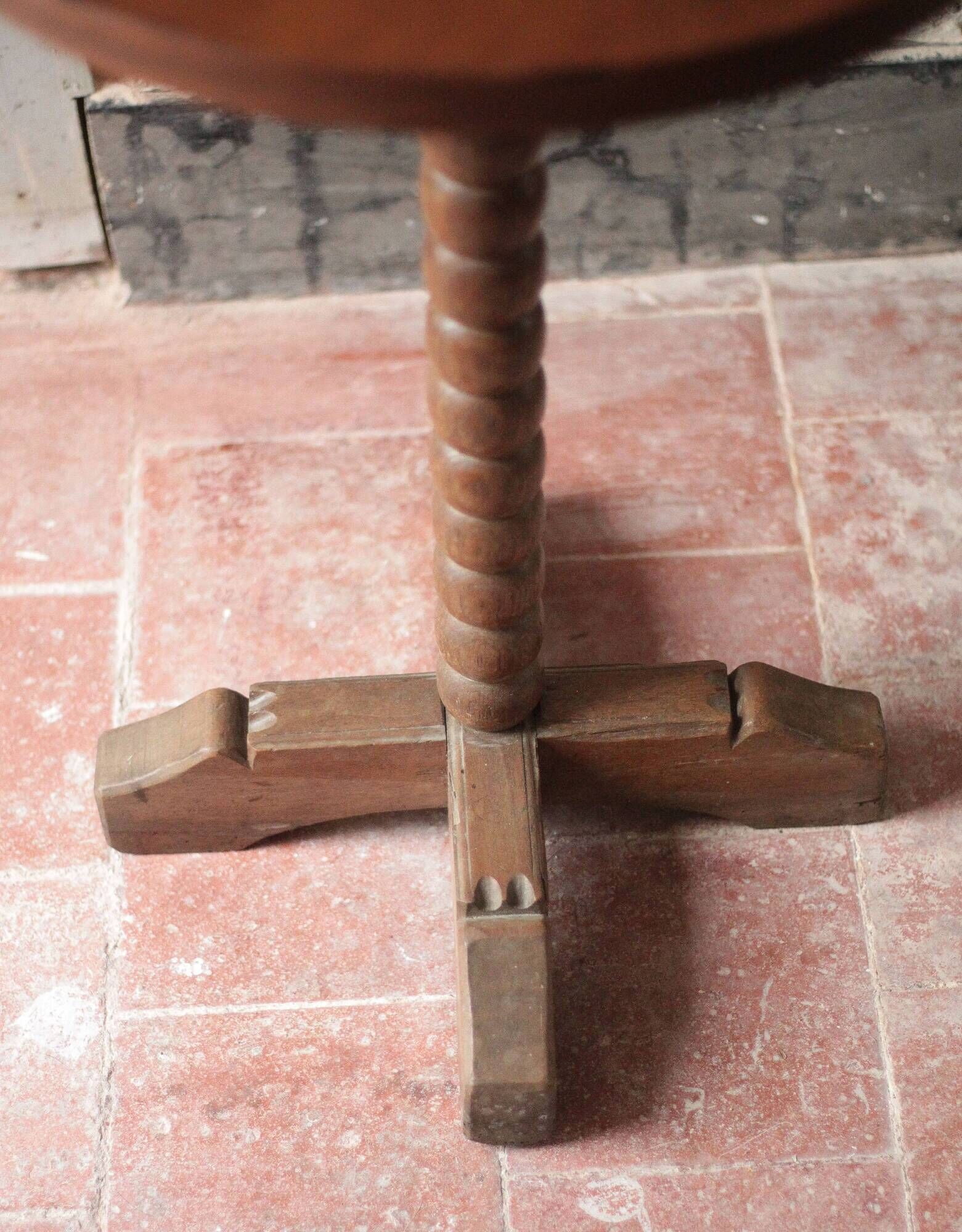 Table d'appoint, guéridon en bois, pied perlé