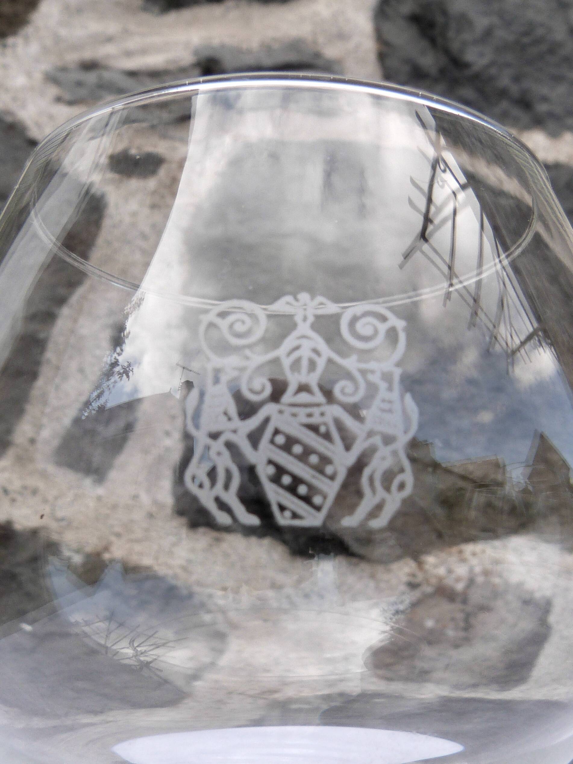 Set of 6 stemmed glasses with crest