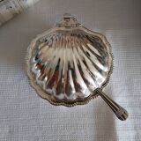 Shell-shaped silver-plated butter dish Jacques made in England.