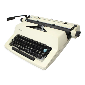 Machine à écrire restaurée / Consul, modèle 2226, Tchécoslovaquie, 1965s