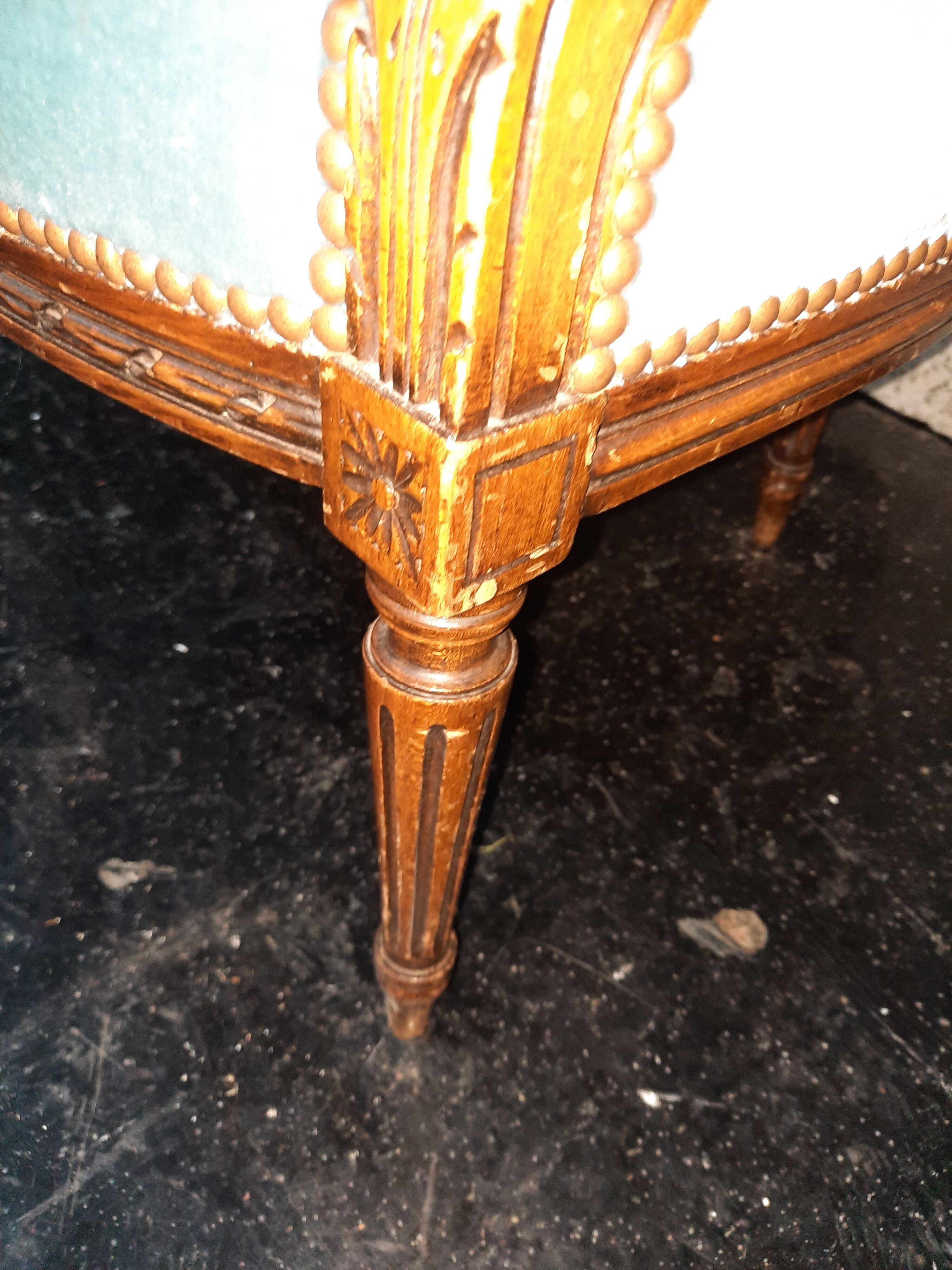 Paire de fauteuils medaillon de style Louis XVI
