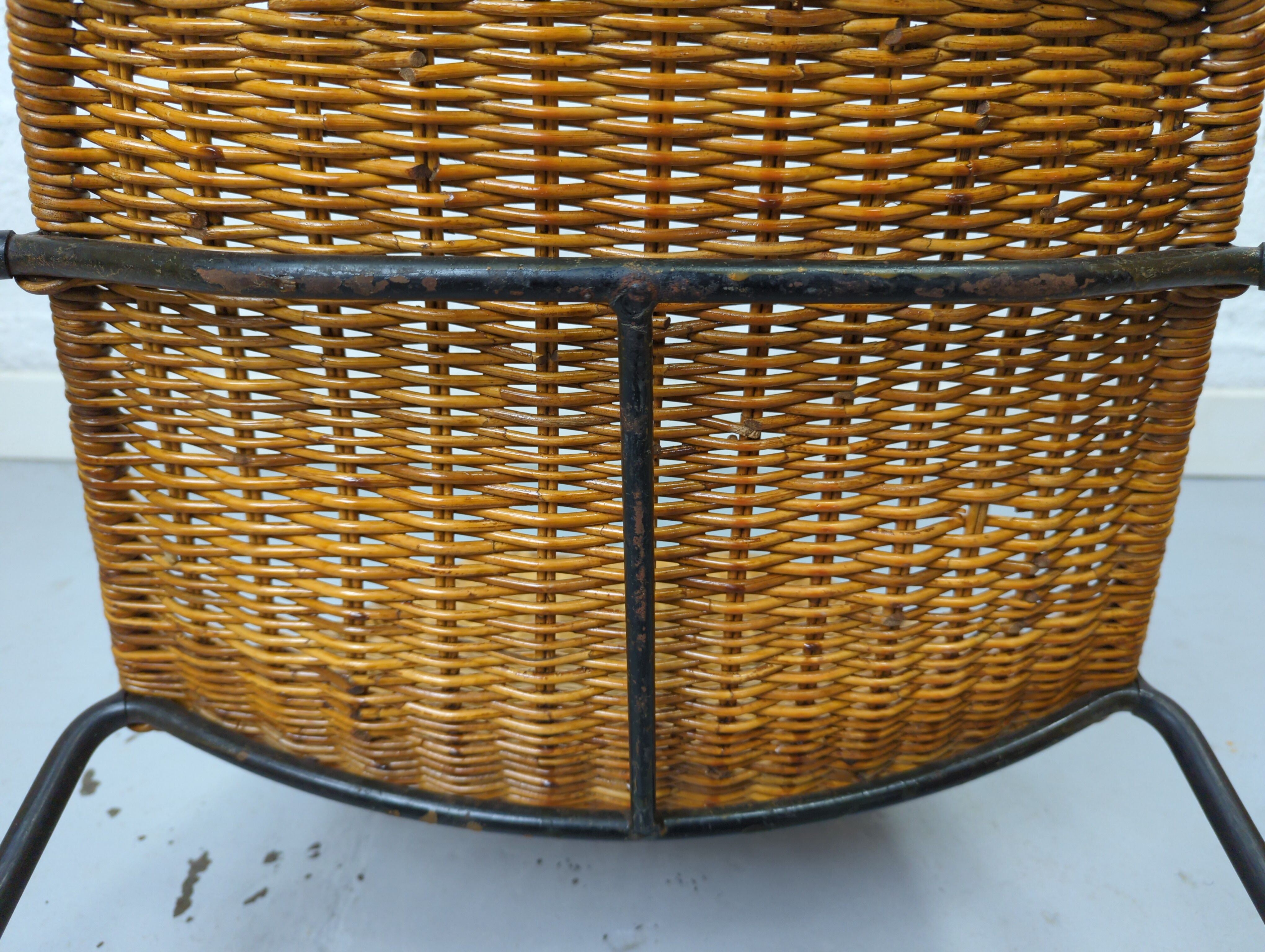 Pair of chairs Gian Franco Legler model Basket