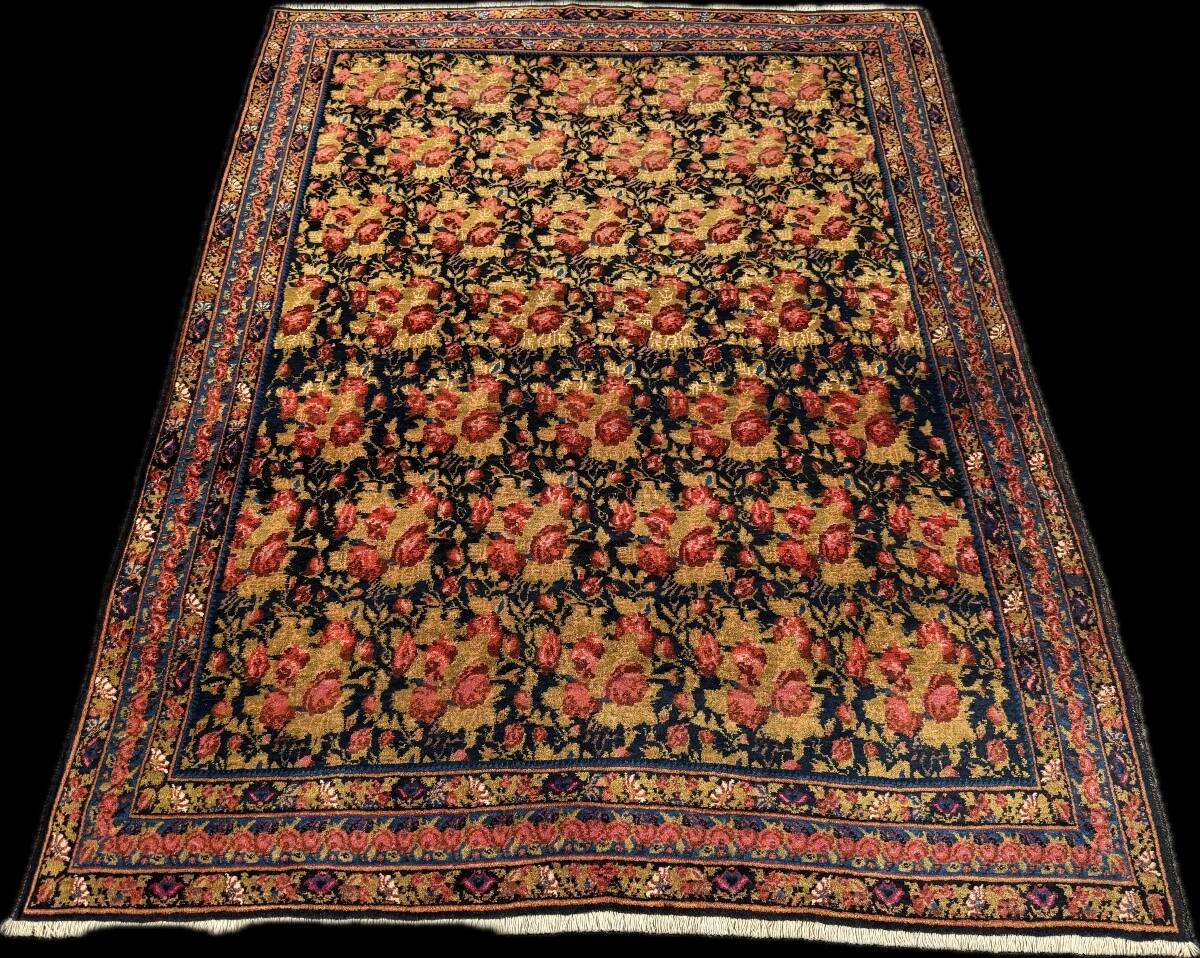 Old Persian Bidjar Gol-Farang carpet. 207x156 cm