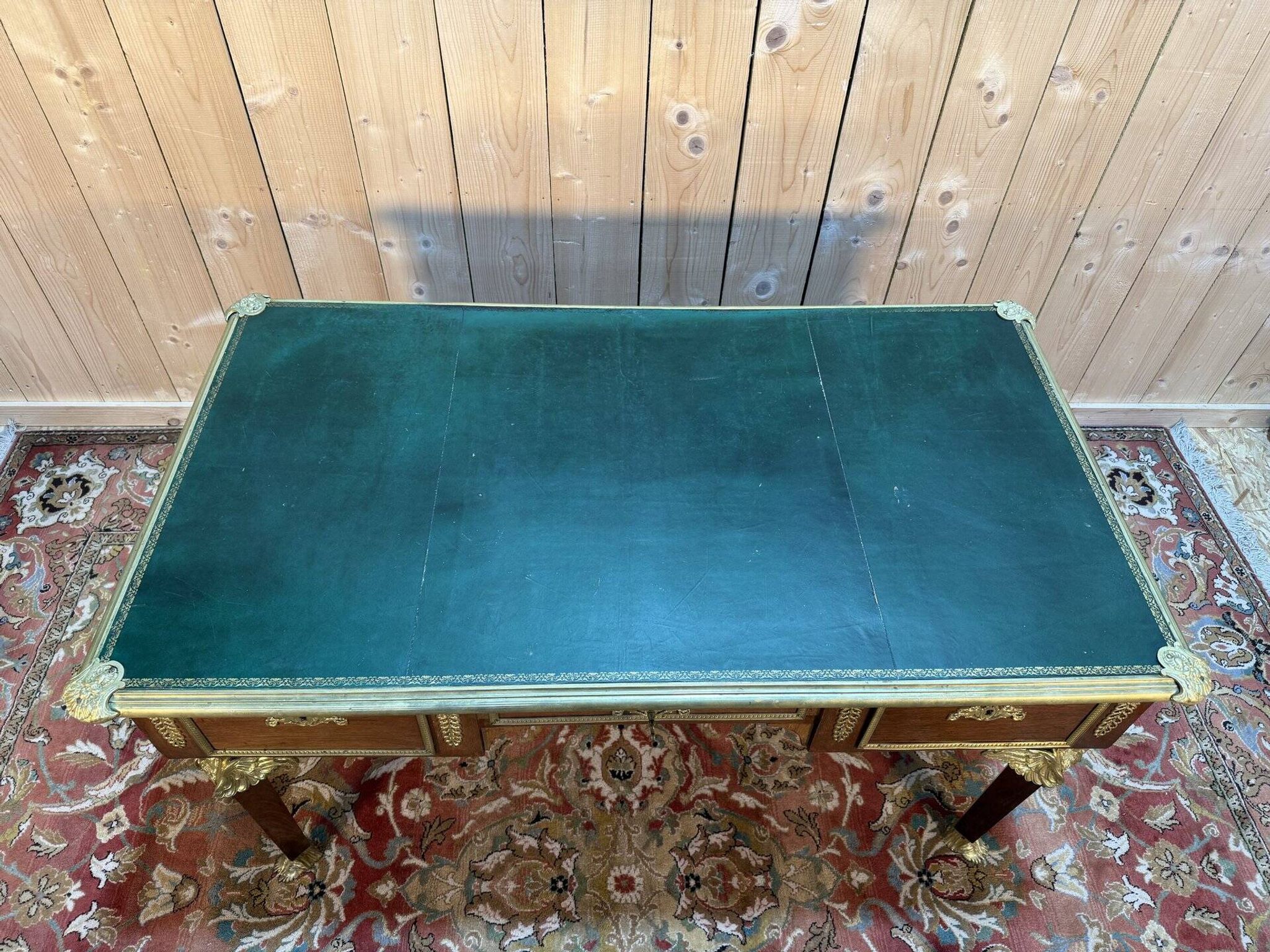 Bureau double plat de style empire en acajou et cuir vert