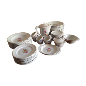 Set of dishes